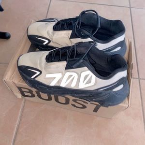 Yeezy boost 700